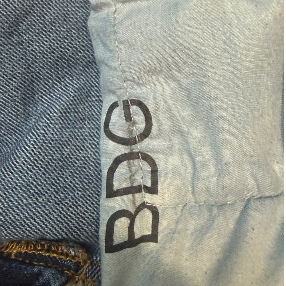 BDG Tomgirl Mid Rise Denim Shorts 29W Distressed Cut Off Button Fly (meas‎ 33x2)